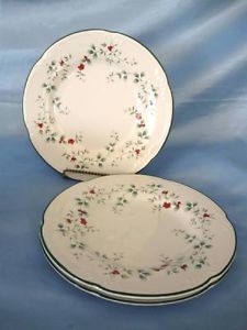 3 Pfaltzgraff Winterberry Dinner Plates Holly Berry Design Holiday Christmas
