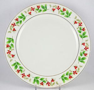 Royal Norfolk Holly Berries Gold Christmas Holiday 6 Dinner Plates Since 2001