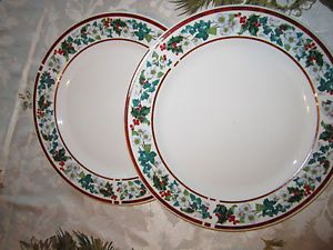 Set s of 2 Majesticware Christmas Holly Pattern Dinner Plates