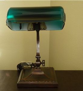 Vintage 1917 Art Deco Verdelite Bankers Desk Lamp