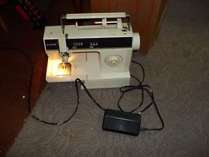 Vintage Electric Singer Sewing Machine Model 6211C with Box