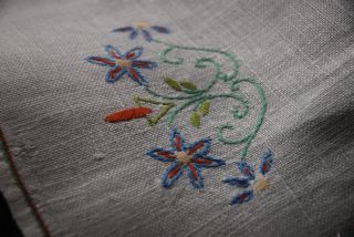 Vintage Irish Linen Dressing Table Tray Cloth Pretty Floral Hand Embroidery 871`