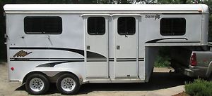 2001 Merhow Equistar 2 Gooseneck Horse Trailer with Dressing Room