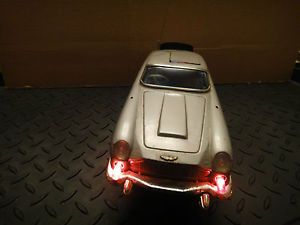 Vintage James Bond 007 Gilbert Aston Martin Battery Operated Car Eject Figure