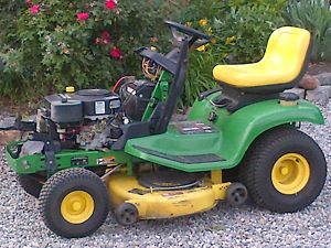 John Deere LX255 Lawn Tractor w 42" Deck for Parts or Repair