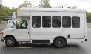 2006 Ford E350 Shuttle Diesel Engine with Handicap Lift