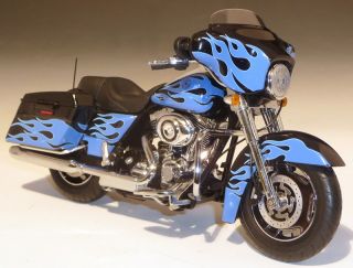 2011 Harley Davidson FLHX Street Glide Diecast Motorcycle 1 12 Blue Flames 81166