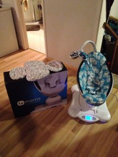 2012 4MOMS Mamaroo Bouncer in Blue Clouds Plush