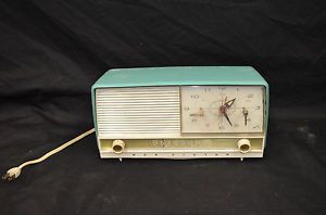 Mid Century Retro RCA Victor Standard Broadcast Turquoise Blue Radio Alarm Clock