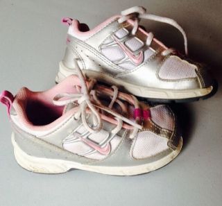 Nike Toddler Girls Tennis Athletic Shoes Size 7c White Silver Pink Swoosh Tie