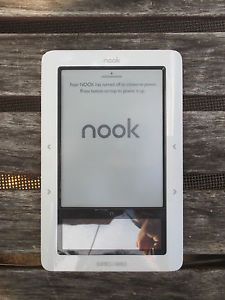 Barnes Noble eReader Nook 1st Edition WiFi White w Red Leather Case