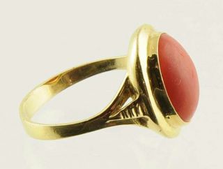 Vintage 18K Yellow Gold Coral Oval Cabochon Solitaire Ring 8 75