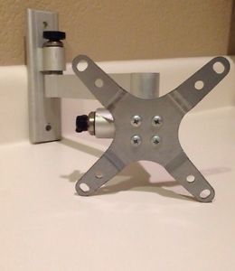 Sanus Systems LCD TV Extending Full Motion Wall Mount Up to 30"