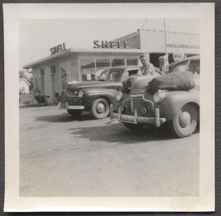 Vintage Car Photo Man w 1941 Chevy Chevrolet 1946 Ford Shell Gas Station 936922