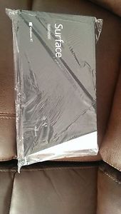 32 GB Microsoft Surface RT Tablet Bundle with Black Touch Cover