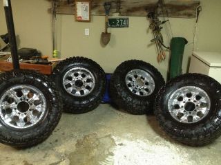 17 inch Helo Wheels 35 inch Nitto Grappler Tires